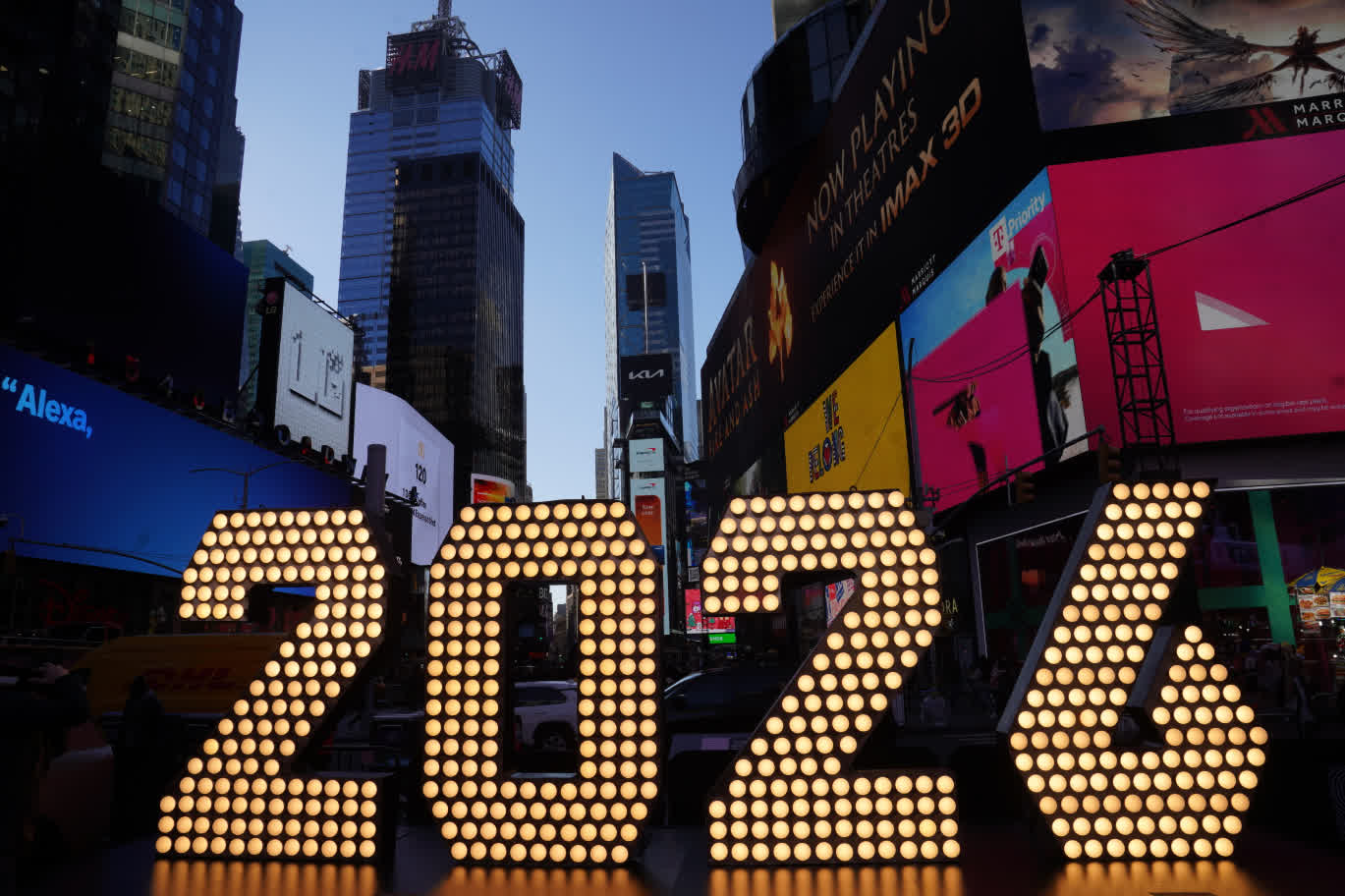 這昰(shi)12月22日(ri)在(zai)美國紐約時報廣場拍攝的(de)2026年(nian)數字牌。（新(xin)華社(she))）